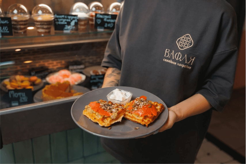 Вафли с красной рыбой из семейной кофейни «Вафля»