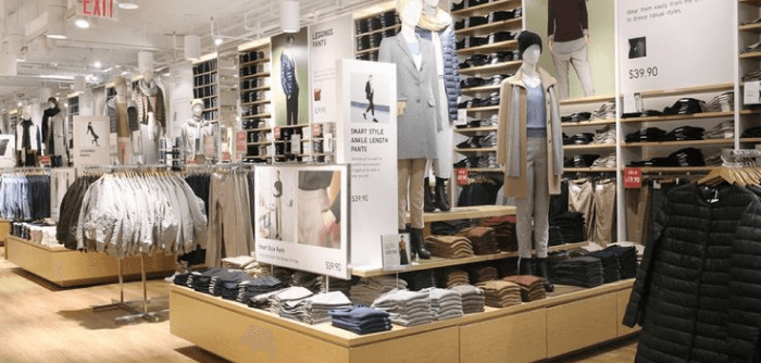 Оформление товаров в Uniqlo